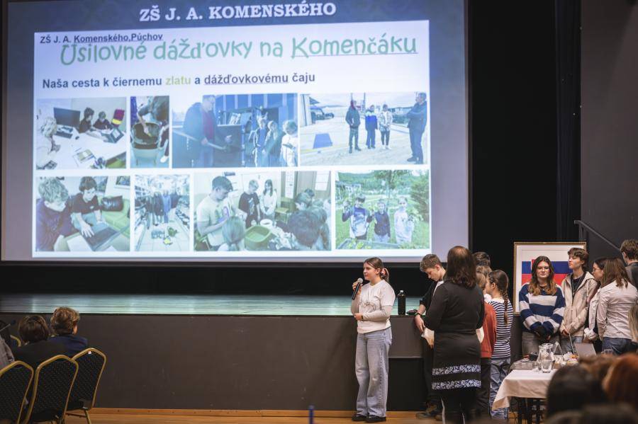 Zasadnutie MsZ Púchov sa uskutočnilo dňa 18. februára 2026. V úvode zasadnutia vystúpili žiaci a študenti, ktorí prezentovali svoje projekty, ktoré zr...