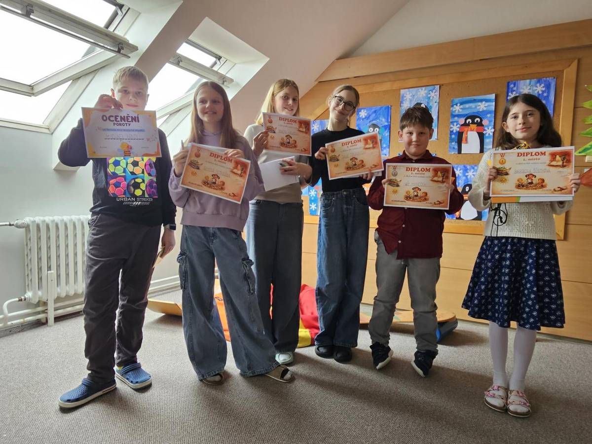 Po třídních kolech recitací se konalo školní kolo oblíbené recitační soutěže.