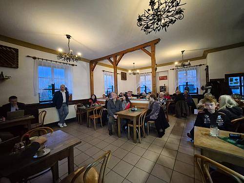 Minulý čtvrtek proběhlo druhé kolo setkání vedení města s obyvateli sídliště Mír a Domoradic. Hlavními tématy byly dopravní infrastruktura, bezpečnost, stav chodníků a komunikací i další podněty týkající se každodenního života v této části města.