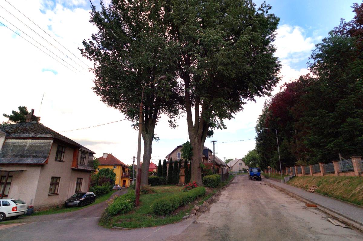 Upozorňujeme, že v týdnu od 2. března bude v parčíku se sochou sv. Jana Nepomuckého v ulici Českých bratří probíhat kácení stromů. Dbejte zvýšené opatrnosti a pokynů pracovníků realizační firmy! Následně - v průběhu letošního roku - projde parčík celkovou úpravou včetně nové výsadby. S plánovanými pracemi i s projektem se můžete seznámit na webu města: https://jablonneno.cz/upozorneni%2Dulice%2Dceskych%2Dbratri/d-97217
