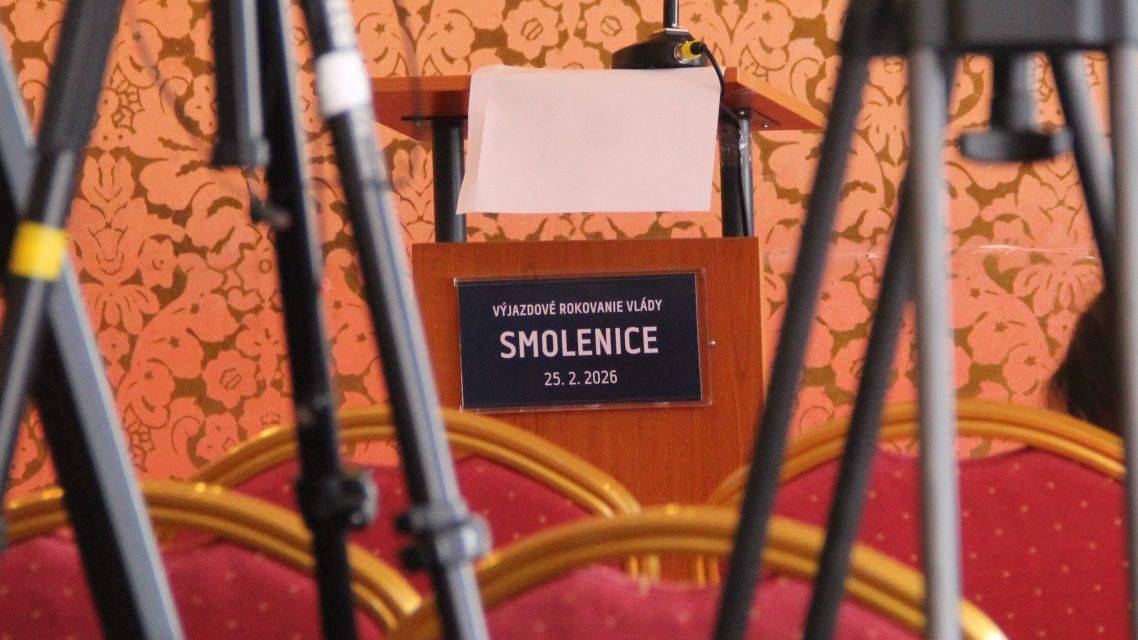 Výjazdové rokovanie vlády Slovenskej republiky, ktoré sa uskutočnilo v stredu 25. februára 2026 v priestoroch Kongresového centra Slovenskej akadémie vied - Smolenického zámku, prinieslo niekoľko potešujúcich správ aj pre obec Smolenice.