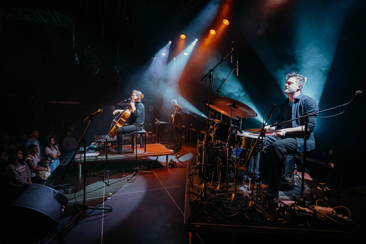 Vstupenky: https://www.smsticket.cz/vstupenky/64816-muzika-na-sokecu-pavel-cadek-a-ucellova-skupina-sokec-hrusovany-u-brna   Pavel Čadek je mladý český písničkář doprovázející se na violoncello – je tak jediný svého druhu. Má za sebou 4 vydaná alba, desítky videoklipů a společné písně například s Xindlem X, Pokáčem, Michalem Horákem, Tali nebo Terezií Kovalovou. Jeho třetí album Stepní vlk získalo nejužší nominaci na cenu Anděl v kategorii Folk.