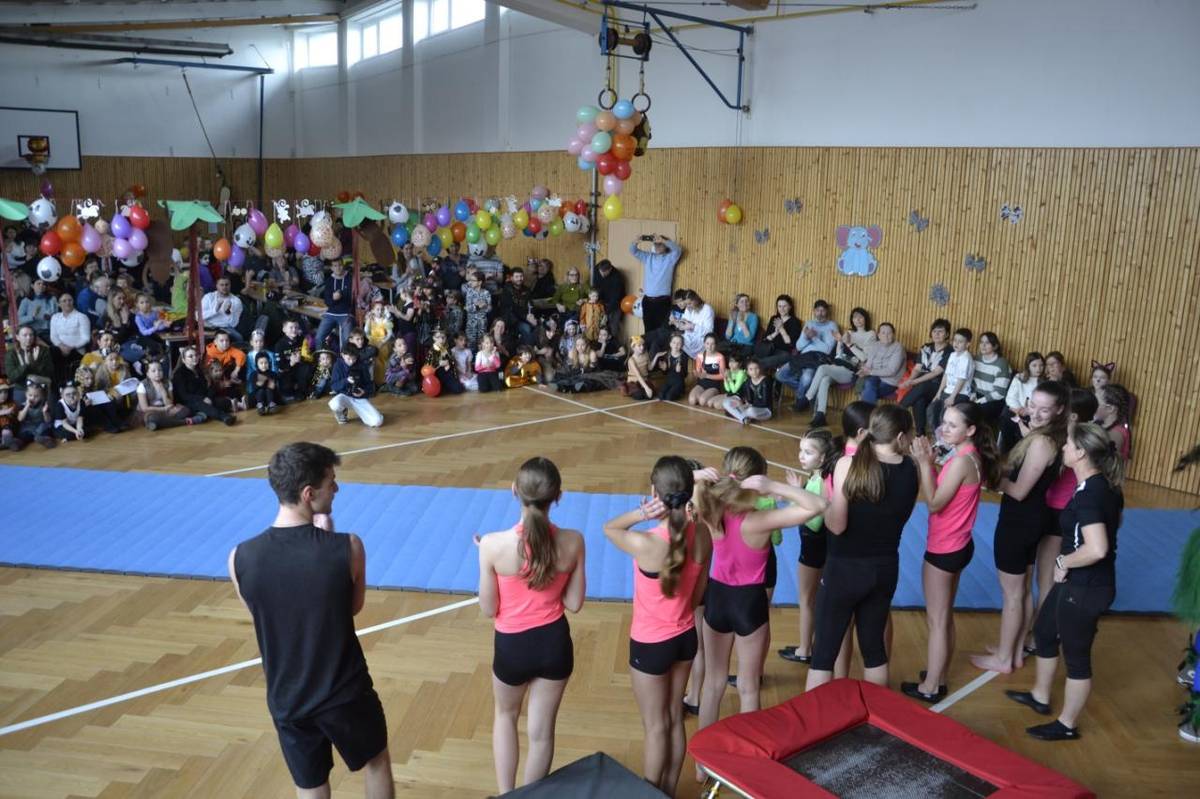 T.J. Sokol Strunkovice nad Blanicí uspořádala další ročník tradiční akce pro rodiče s dětmi.