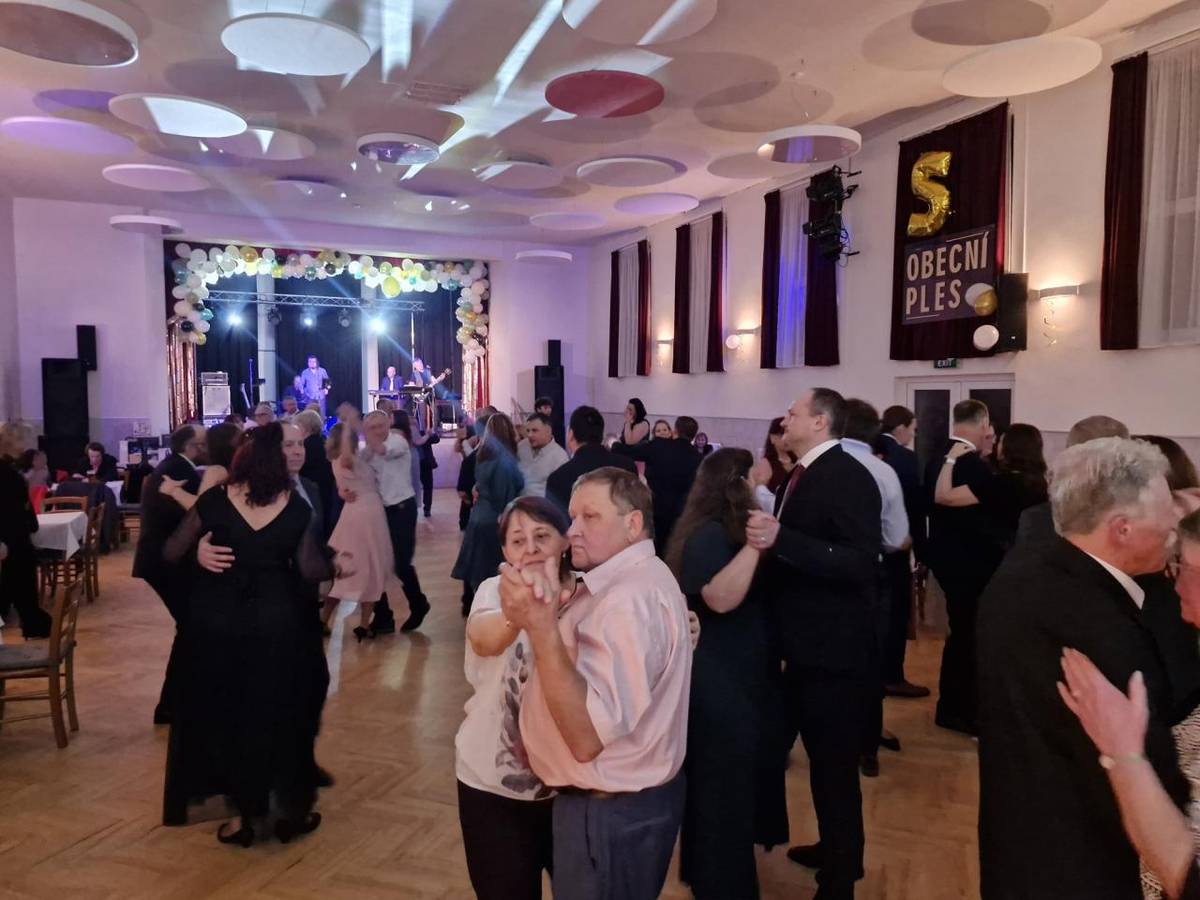 V sobotu 21. února 2026 se v Kulturním domě Luková konal již pátý ročník Obecního plesu, který tradičně přilákal mnoho návštěvníků. Večer odstartovalo slavnostní přivítání hostů starostou obce.