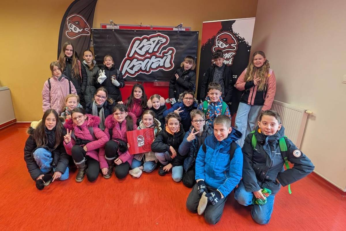 Po roce klub Kati Kadaň znovu přizval k utkání A-týmu školáky z celé Kadaně – a opět to stálo za to! Kadaňští florbalisté nastoupili proti týmu AC Sparta Praha a Podlesáci byli u toho. Atmosféra v hale byla od první minuty skvělá.