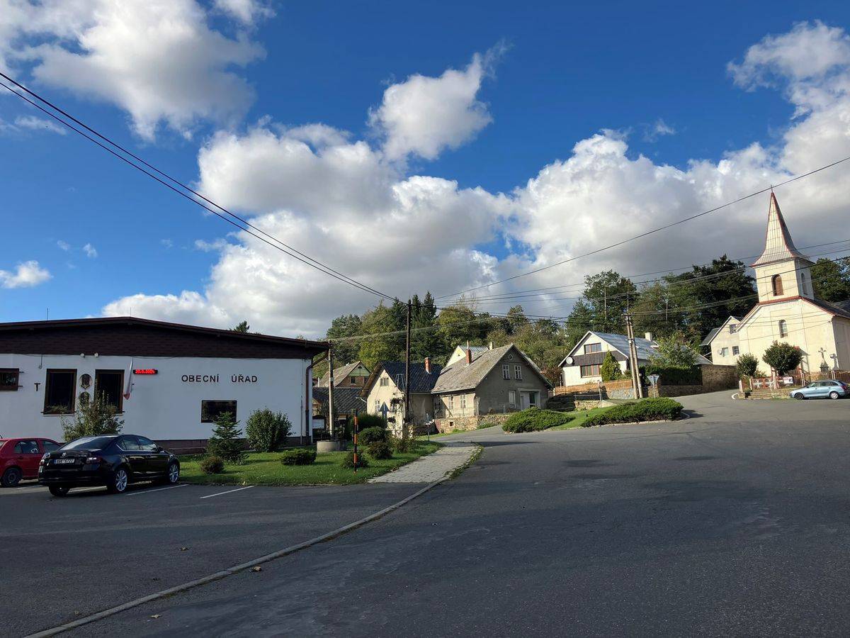 Ve dnech 2. - 14. 3. 2026 bude kancelář obecního úřadu otevřena pouze v odpoledních úředních hodinách z důvodu zástupu na přepážce pobočky Pošty Partner.