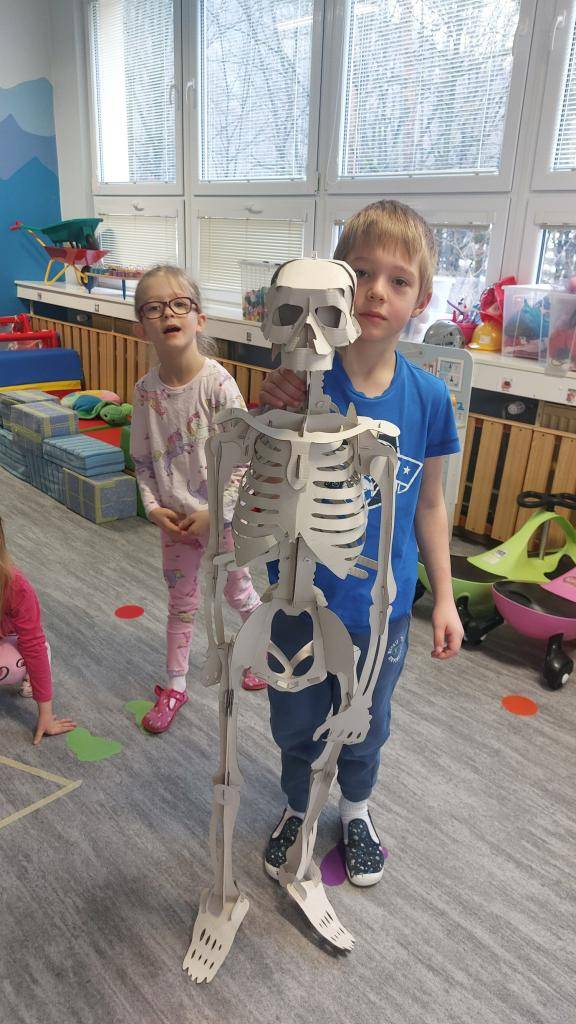 A co že všechno naše tělo dokáže? To si tento týden vyzkoušely děti z Žabek.