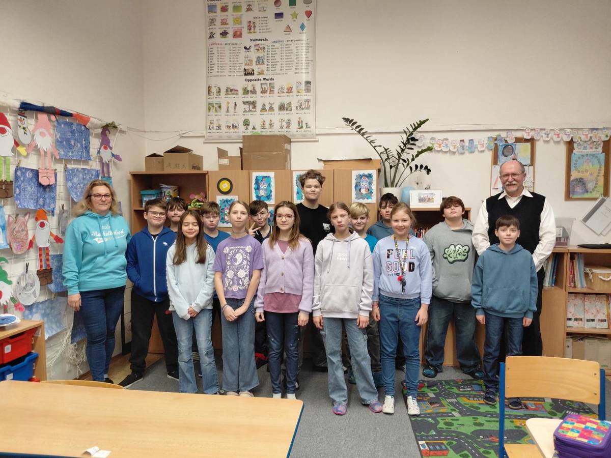 Prožili jsme týden, kdy i naše ponožky musely ladit s náladou dne. Od pondělí až po pátku jsme si to náramně užili. Bylo to barevné, bylo to hlasité a naše pračky si zaslouží dovolenou. Díky všem za skvělou jízdu. Za super partu skvělých dětí paní asistentka.