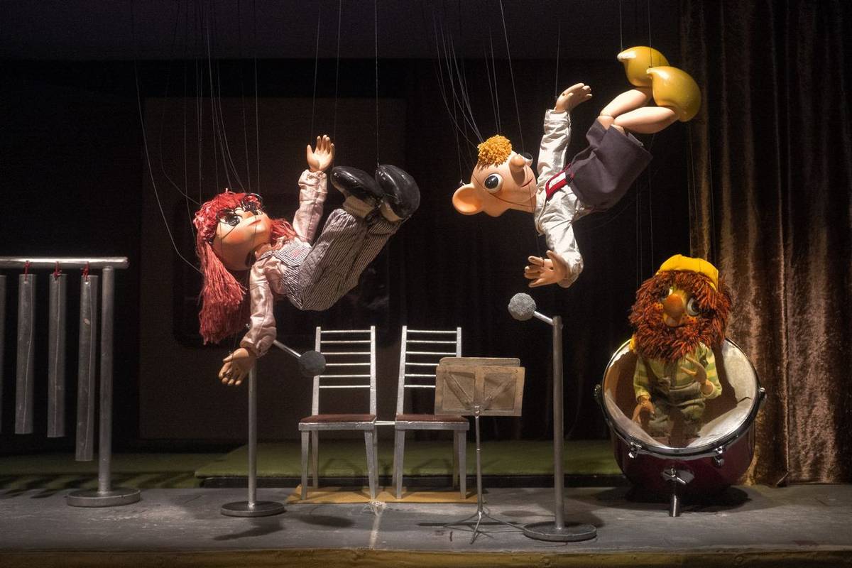 V pátek 6. 3. pojedeme do Divadla Spejbla a Hurvínka na představení „Pohádky pro Hurvínka“.    Prosíme o donesení 180 Kč na vstupné v týdnu od 2. 3.  Cena za autobus bude dopočítána podle počtu přihlášených dětí. Návrat cca kolem 13 hod.