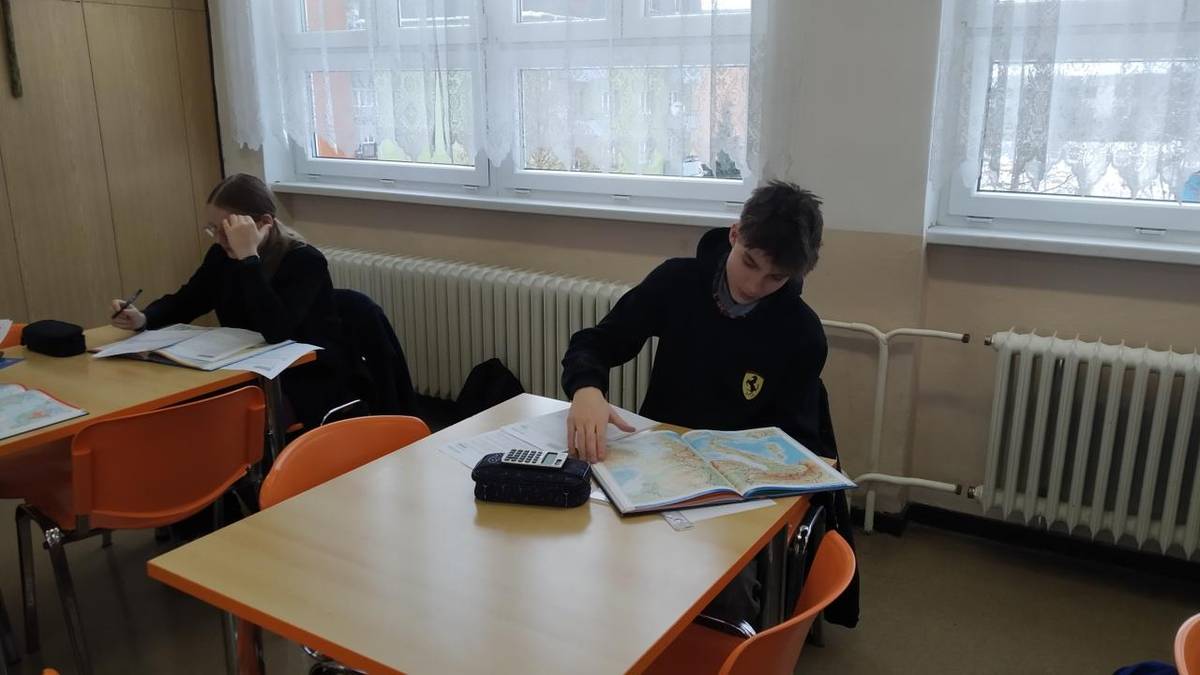 Ve středu 18. února se v Bystřici pod Hostýnem konalo okresní kolo zeměpisné olympiády, kterou reprezentovali čtyři žáci naší školy.