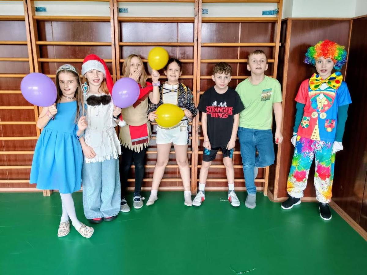 Během února si všechna oddělení školní družiny užila veselý karneval, který se konal v tělocvičně na pavilonu. Každé oddělení mělo svůj karnevalový den zvlášť, a tak si děti mohly užít slavnostní atmosféru naplno.