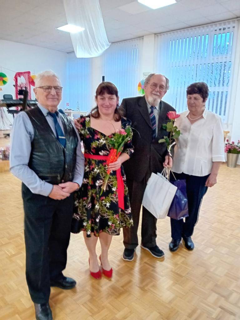 V sobotu 14.2.2026 členovia nášho Klubu dôchodcov prežili výnimočné popoludnie - oslávili krásnych 25 rokov od svojho založenia. Na túto slávnosť boli pozvaní nielen súčasní členovia, ale aj bývalí predstavitelia vedenia klubu a ich potomkovia, aby sa im spoločne poďakovali za ich úsilie a prácu.