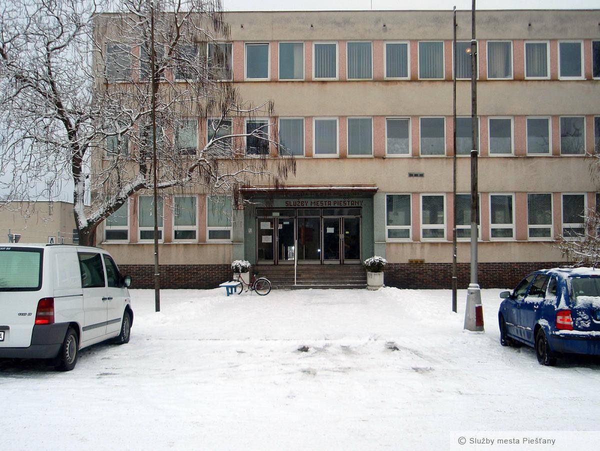 Mesto Piešťany zaznamenalo ďalší úspech v získavaní externých finančných zdrojov. Environmentálny fond schválil mestu dotáciu z prostriedkov Modernizačného fondu na realizáciu projektu obnovy administratívnej budovy Služieb mesta Piešťany.