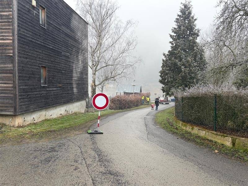 Vážení občané,  upozorňujeme, že v tomto týdnu probíhá pokládka optických kabelů v lokalitě pod školou, ul. Husinecká. V průběhu prací nebude možné ulicí projíždět. Respektujte prosím zákazové značky.  Denně, po ukončení prací, cca po 16. hodině, bude průjezd opět možný. Děkujeme za spolupráci. tým OÚ