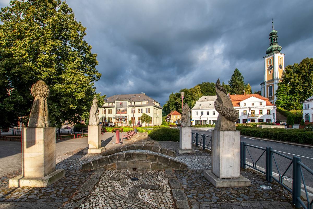 Pro občany našeho města jsme připravili krátký dotazník ke spokojenosti života v našem městě. Vyplněním dotazníku přispějete ke zlepšení života ve městě. Zajímají nás vaše pohledy či případné náměty v oblasti spokojenosti vašeho života ve městě. Dotazník je určen jak rodinám, seniorům, tak i jednotlivcům. https://docs.google.com/forms/d/e/1FAIpQLScUvmM9CXroY2kOG5cOzVKQkzJB55SU4gUjBTet-9OcupheJw/viewform?usp=header