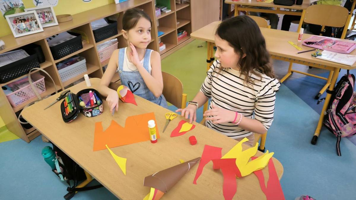 Zimní olympijské hry byly zajímavým a poutavým tématem, které jsme zpracovávali v pracovních činnostech i výtvarné výchově. Při práci jsme si povídali o historii her a jejich vzniku a také o úspěchu našich sportovců.