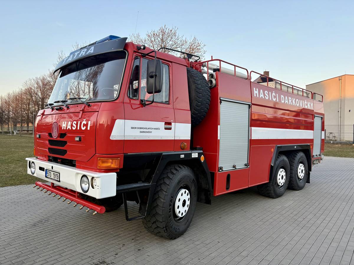 🚒 Město Hlučín nabízí ke koupi: ·          hasičská CAS 32 T815 ·          r.v. 1990, kompletní repase r. 2016 ·          minimální cena: 414.900 Kč ·          objem nádrže: 9000l ·          celková délka/šířka/výška [mm] 8510/ 2500/ 3350 ·          umístění: Hasičská zbrojnice v Hlučíně - Darkovičkách, Nový Svět 2 ·          v užívání JSDH Darkovičky (kat. V), zařazena do IZS, s TP do 8. 9. 2026     🚒 Další vybavení: ·         Osvětlovací stožár s led světly, výsuvný až do výšky 5m. ·         Přední asanační lišta. ·         60m vysokotlaká hadice pro rychlý zásah na navijáku. ·         Střešní lafeta ·         2 kusy velkých střešních beden pro uložení prostředků. ·         Výklopný nosič na uchycení 3 kusů dýchací techniky. ·         Výsuvné plato na uchycení elektrocentrály. ·         Boxy na hadice. ·         Led denní svícení ·         Zábleskové VRZ na vozidle.     🚒 Bližší informace a dohoda prohlídky vozidla u velitele jednotky p. Pavla Kuchaře, tel. 731 713 282. Vozidlo bude prodáno zájemci, který nabídne nejvyšší cenu.     🚒 Nabídky: klasickou poštou na adresu Městský úřad Hlučín, Odbor vnitřních věcí, Mírové náměstí 23, 748 01 Hlučín, nebo e-mailem na harazinova@hlucin.cz Termín do: 11. 3. 2026   #hlucin #mestohlucin #hasicskeauto #cisternovaautomobilovastrikacka #prodejvozu