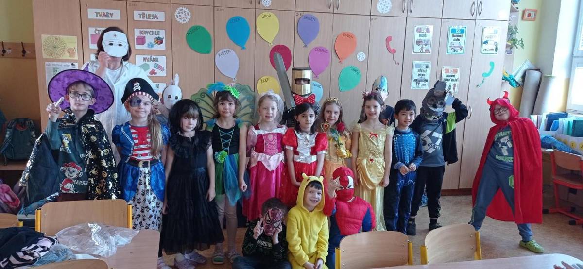 Měsíc únor byl ve ŠD oslavou svátku sv. Valentýna a zejména připomenutím lidových zvyků a staročeských tradic v období masopustu a karnevalového veselí.