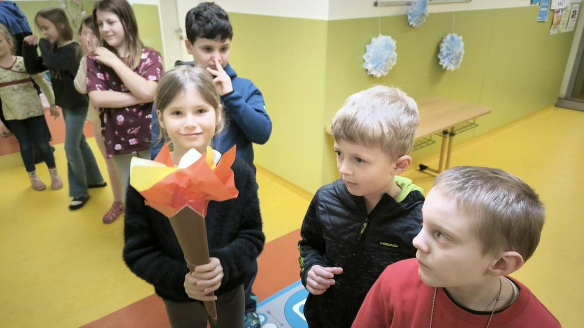 I ve školní družině jsme se zabývali tématem Zimních olympijských her. Společné povídání o historii a vzniku her, tvoření, kvíz a hlavně sportovní aktivity v tělocvičně, při kterých jsme si vyzkoušeli některé olympijské disciplíny, děti moc bavilo.