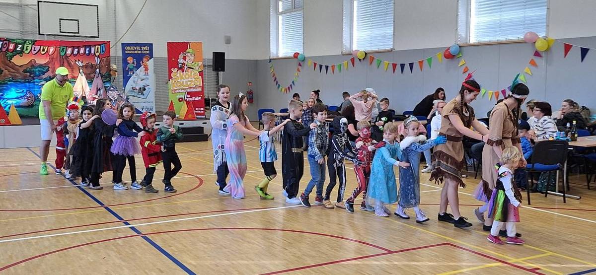 Dětský karneval se uskuteční 8. března 2026 od 15:00 ve sportovní hale. Na akci se můžete těšit na pestrý program, který potěší mladé návštěvníky i jejich rodiče.