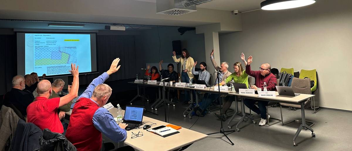 V pondělí 9. 3.  se od 18 hodin ve společenském sále pod Normou koná zastupitelstvo městské části. Stream ze zastupitelstva je možné sledovat na YouTube kanále městské části. Program zastupitelstva je dostupný na úřední desce.