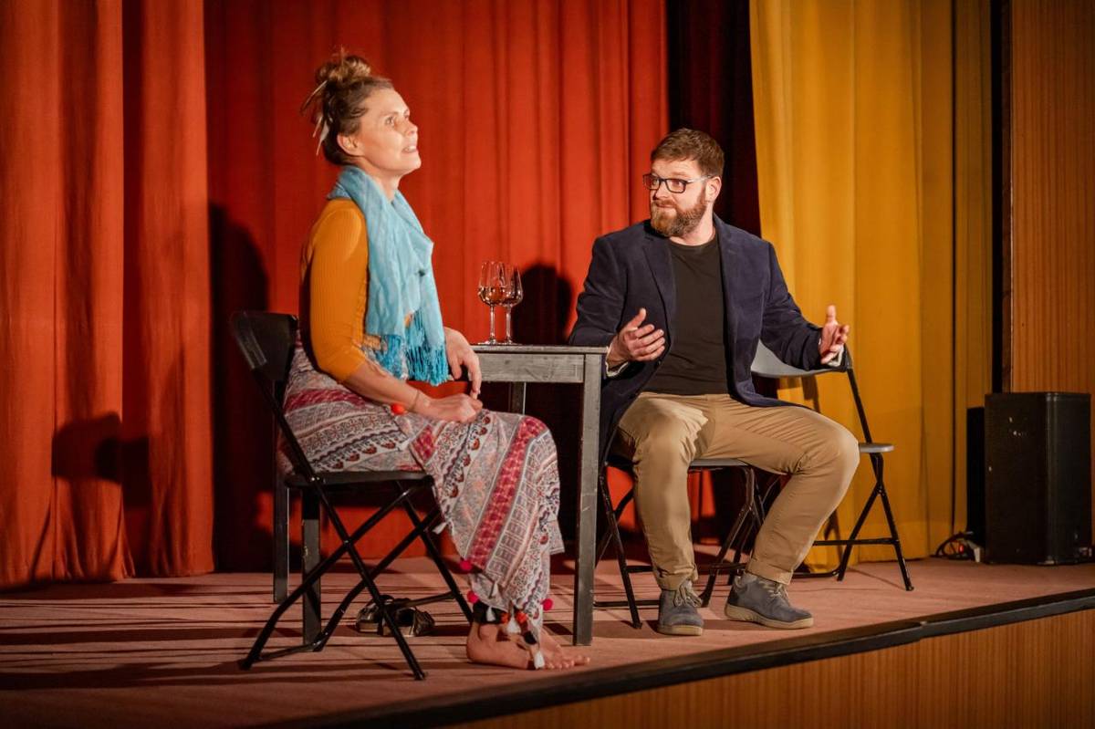 V sobotu 10. ledna 2026 se milínský Kulturní dům stal dějištěm očekávaného divadelního večera. Kladenský soubor V.A.D., který se v naší obci stává již tradičním a vítaným hostem, u nás hostoval potřetí – tentokrát s autorskou komedií Vadí nevadí.