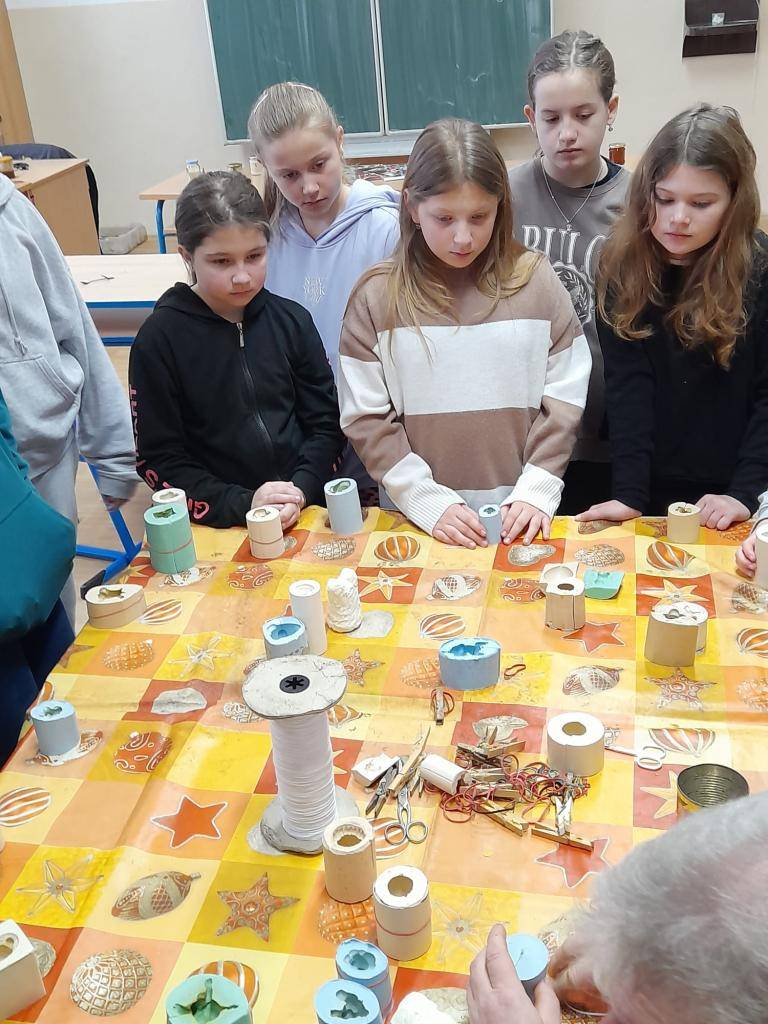 Dne 17. a 18. února se žáci 1. – 6. tříd zúčastnili velmi zajímavé a poučné besedy o včelách, která sklidila velký úspěch.