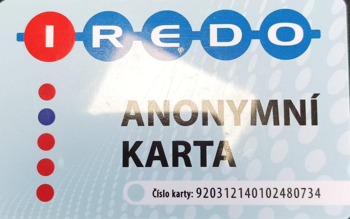 Dnes nalezena na autobusové zastávce.  Bude vydána na základě náhledu do aplikace IREDO a souhlasu s číslem karty.