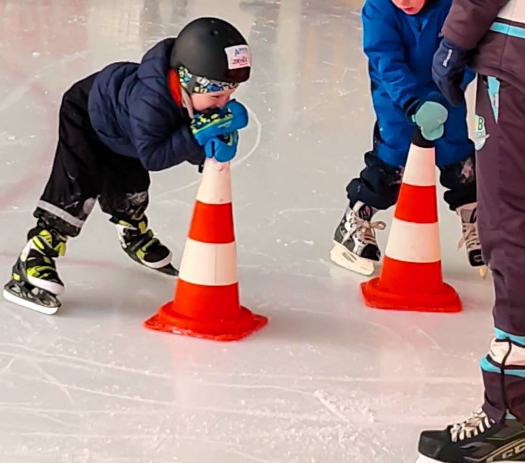 Srdečně zveme rodiče a blízké účastníků kurzu bruslení na poslední lekci!