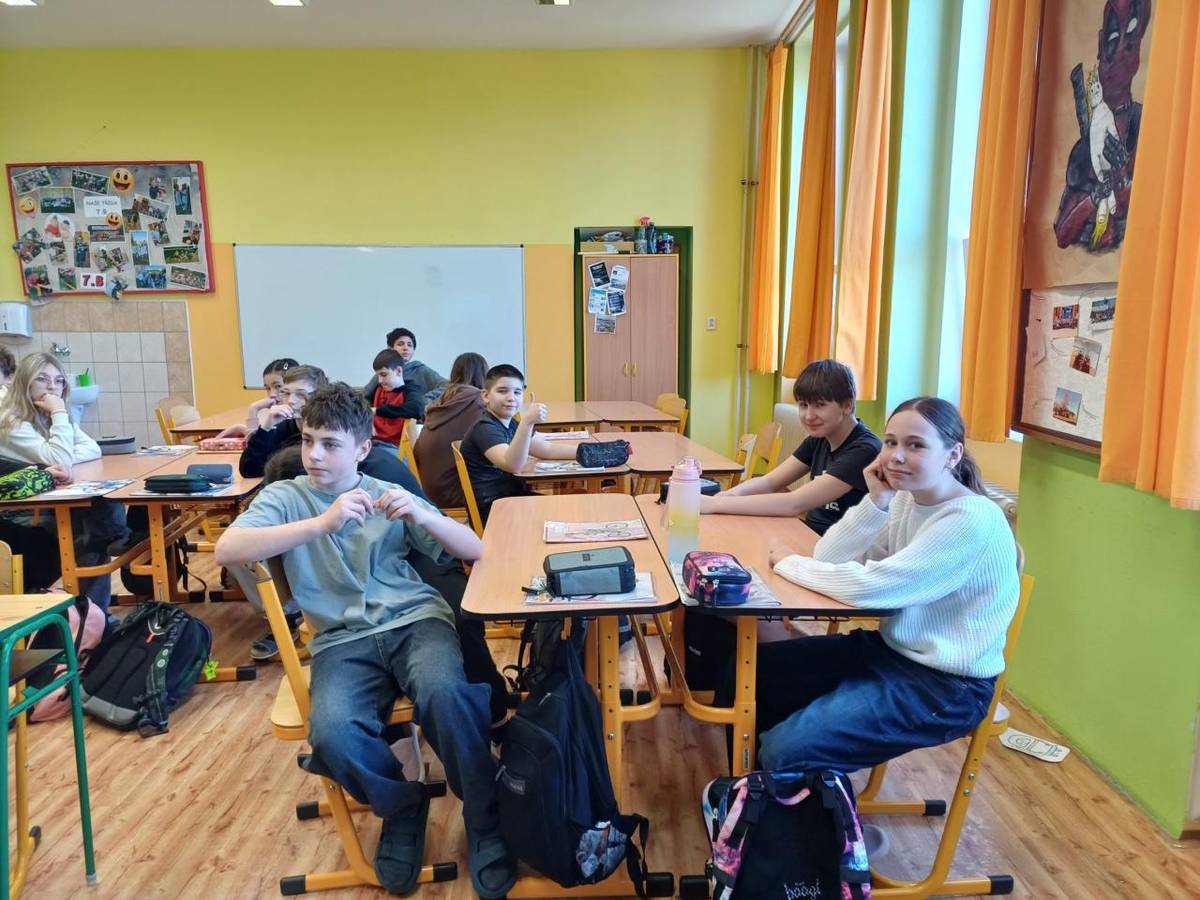 Dvakrát za měsíc máme třídnickou hodinu. Hrajeme hry a povídáme si.