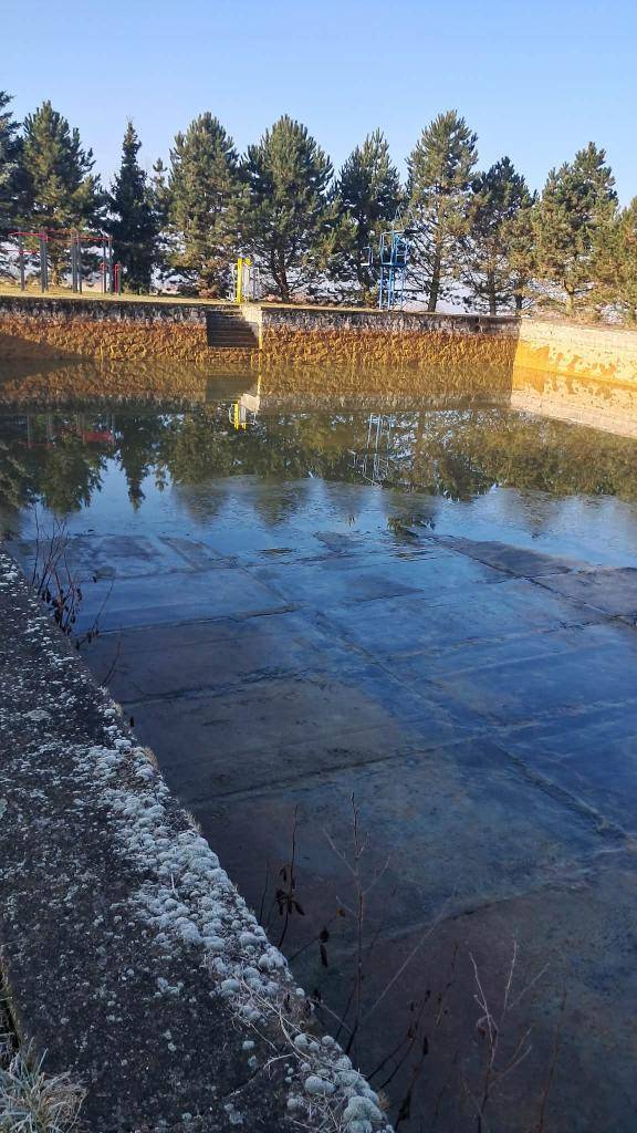 V sobotu 7. března 2026 od 8 hodin se uskuteční úklid vodní nádrže u hřiště v Semtěši.