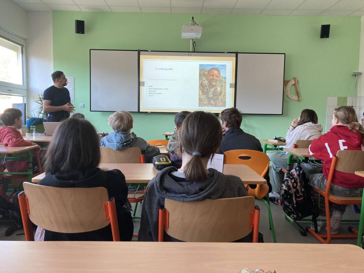 Na naší škole proběhla zajímavá přednáška o archeologii a o nálezech z blízkého okolí.