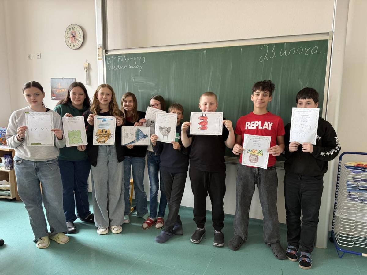 Žáci šesté třídy si během angličtiny v rámci nácviku nové slovní zásoby a gramatiky opět vyzkoušeli metodu “Thinking outside of the box.”