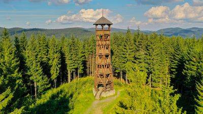 Z důvodu probíhajících oprav je dočasně uzavřena rozhledna Miloňová. Předpokládá se, že opravné práce budou ukončeny ke konci příštího týdne (o přesném termínu otevření rozhledny vás budeme informovat).  Děkujeme za pochopení.