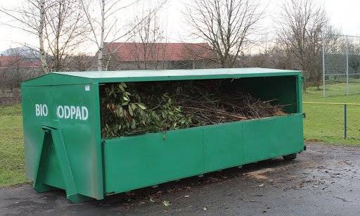 Dobrý den všem, od pátku 6.6.2026 bude na obvyklém místě v areálu OÚ Čistěves na dostatečně dlouhou dobu přistaven kontejner na BIO odpad, který budeme průběžně vyvážet.  Od 20.3.2026 můžete potom navážet větší větve na obvyklé místo pálení čarodějnic na louce u multifunkčního hřiště. Dodržujte prosím pořádek při ukládání odpadu, který po uložení dostatečně zhutněte, aby byl kontejner co nejvíce využit.                                                             starosta K. Tuček