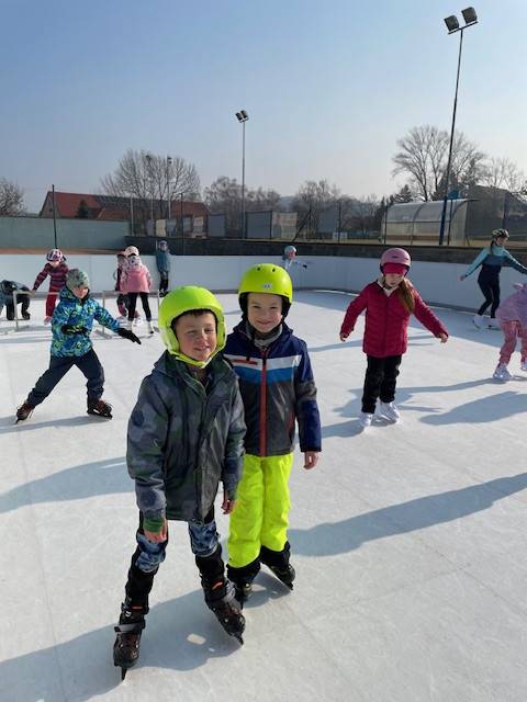 Žáci 2. a 3. třídy se ve středu 4. března 2026 vydali na kluziště v Šitbořicích, kde si v rámci tělesné výchovy užili bruslení. Tato aktivita jim nabídla skvělou příležitost pro pohyb, rozvoj dovedností na ledě a zábavu na čerstvém vzduchu.