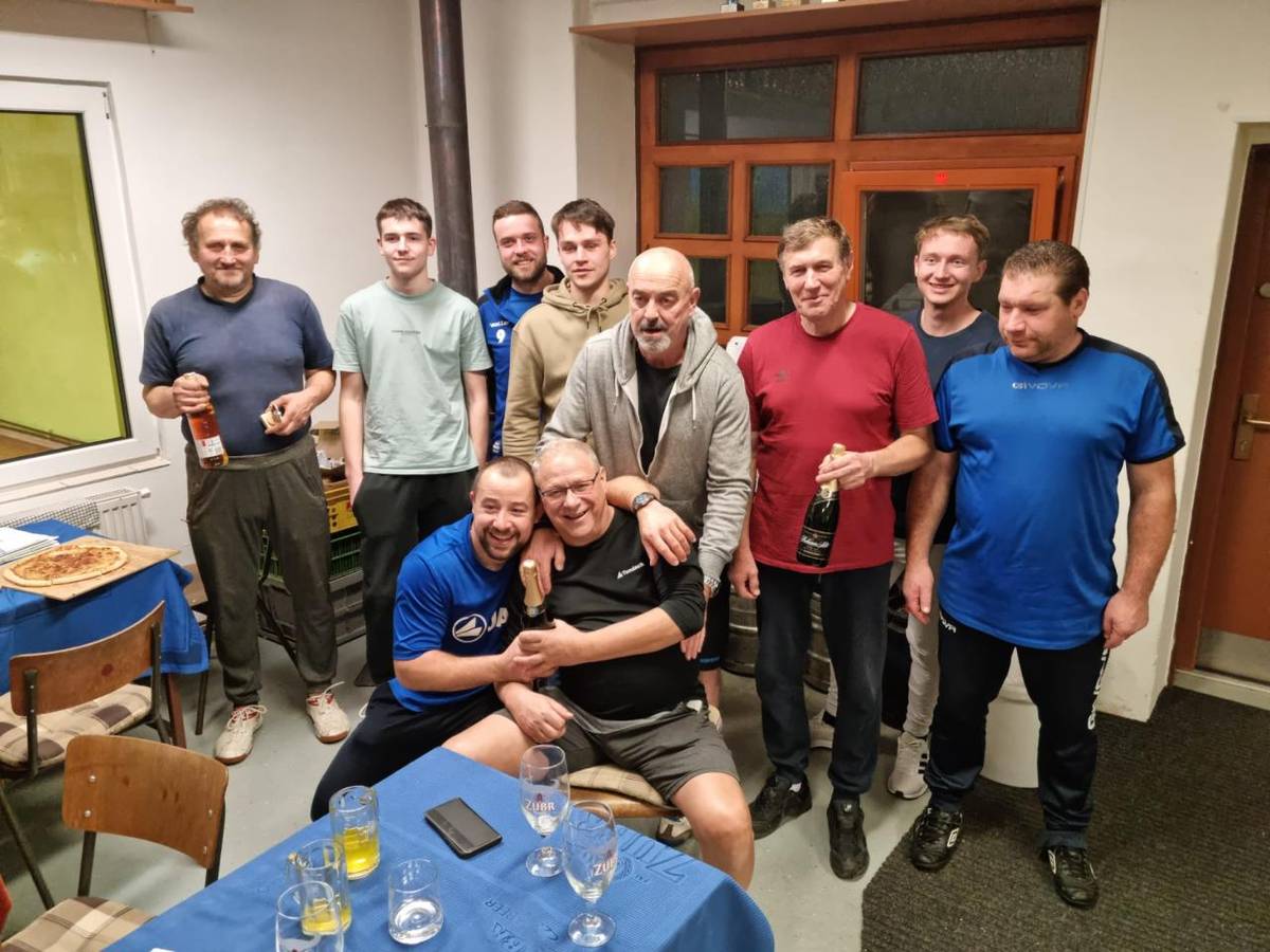 TJ Sokol Černotín oddíl stolního tenisu uspořádal vsobotu 27.12.2025 již tradiční Vánoční turnaj neregistrovaných hráčů v herně místního klubu.