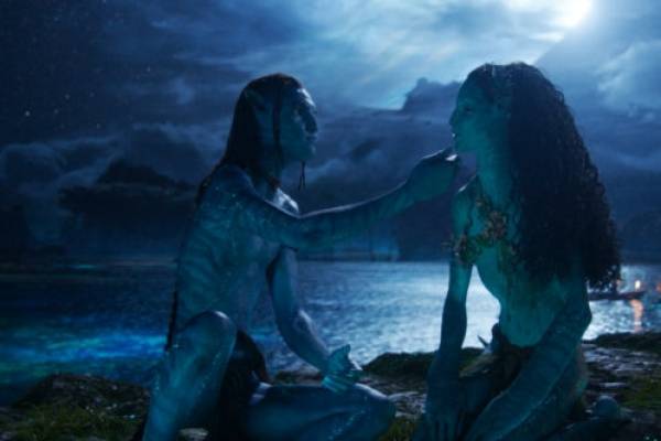 06.03.26 18.00  S filmem „Avatar: Oheň a popel“ James Cameron vrací diváky zpět na Pandoru v novém strhujícím dobrodružství s mariňákem Jakeem Sullym (Sam Worthington), který se stal vůdcem Na’vi, válečnicí Na’vi Neytiri (Zoe Saldaña) a Sullyho rodinou. Ve filmu, jehož scénář napsali James Cameron, Rick Jaffa a Amanda Silver a příběh...