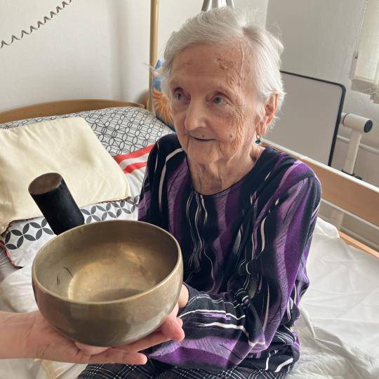 Na pokojích uživatelů proběhne pravidelná individuální muzikoterapie.