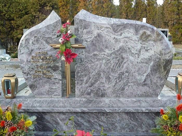 Soukromé kamenosochařství Vrba Libor přijímá v sobotu 7. března v době od 8:30 - 9:15 hodin na místním hřbitově objednávky na výrobu nových pomníků a to dle vašeho nebo jejich návrhu nebo dle zahraničních katalogů. Dále nabízí sekání, zlacení, stříbření a obnovu písma, prodej hřbitovních doplňků a jiné kamenické práce.