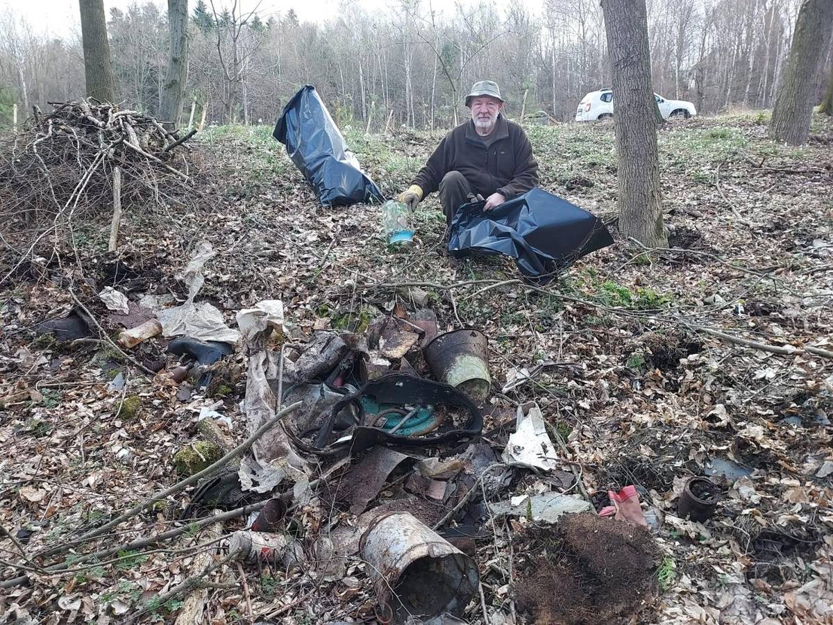 Jarní úklid přírody v obci a okolí pořádaný Mysliveckým spolkem Stříbrnice proběhne v neděli 29.3. Sraz pomocníků je v 8:00 hodin u Restaurace Hotelík (Budišovice), vlastní rukavice a výstražné vesty s sebou. Děkujeme.