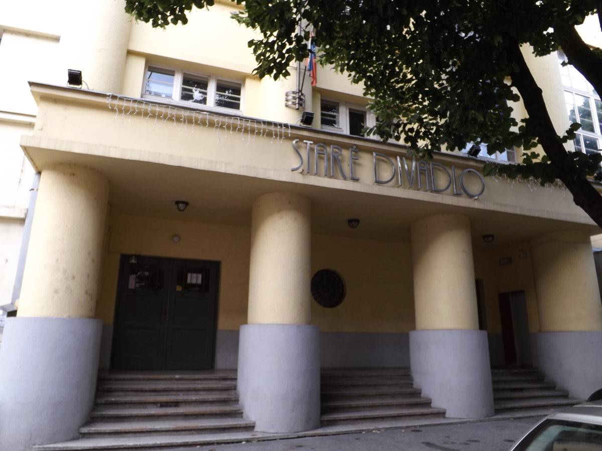 Jókaiho divadlo z Komárna uvedie v Nitre divadelnú hru od Woodyho Allena v maďarskom jazyku. Predstavenie sa uskutoční 31. marca, v utorok o 18.00 hodine v Divadle Karola Spišáka (staré divadlo) v Nitre.