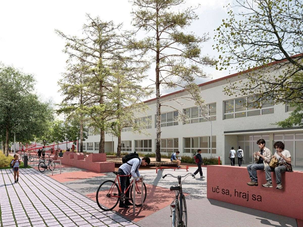 Bežné ulice pri škole sa postupne zmenia na príjemný verejný priestor, ktorý bude bezpečný, zelený a priateľský pre deti. Nová školská zóna prinesie hravé verejné priestranstvá, miesta na oddych, stretávanie aj neformálne vyučovanie.     V novej školskej zóne pribudne:  drevené plató pod stromami na sedenie či učenie vonku, pobytové prvky, lavičky a menšie zákutia na pokojnejšie trávenie času, hravé prvky pre deti.  Zóna však nebude slúžiť len školákom – bude otvoreným verejným priestorom pre všetkých – rodičov, susedov aj seniorov, ktorí si tu budú môcť oddýchnuť alebo si zahrať napríklad petang.       Vďaka projektu dôjde k upokojeniu dopravy v okolí školy a pribudnú tu nové kiss & ride miesta na krátke a bezpečné vysadenie detí.     Pri revitalizácii priestoru budú použité ekologické materiály, ktoré pomôžu zadržiavať dažďovú vodu, a počíta sa s výsadbou 45 nových stromov.     V okolí školy tak vznikne nový bezpečný a hravý priestor, kde bude mať prioritu pohyb detí – pešo, na bicykli alebo kolobežke.     Viac informácií nájdete v tomto článku.