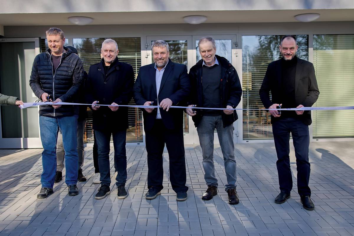 Ve čtvrtek 5. března 2026 odpoledne se uskutečnilo slavnostní otevření Víceúčelového objektu Buk u Jindřichova Hradce, který byl spolufinancován Evropskou unií. Na místě, kde dříve stávala restaurace se společenským sálem, dnes stojí moderní budova občanské vybavenosti, jež nabídne prostor pro společenské akce, podnikání i zázemí místních spolků.