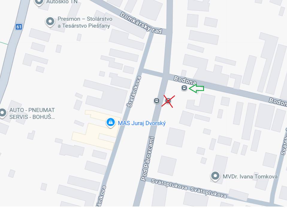 Z dôvodu budovania cyklotrasy na ulici Pod Párovcami došlo od 2. marca 2026 k dočasnému presunutiu zastávky na ulicu Bodona v rámci mestskej autobusovej dopravy v Piešťanoch.