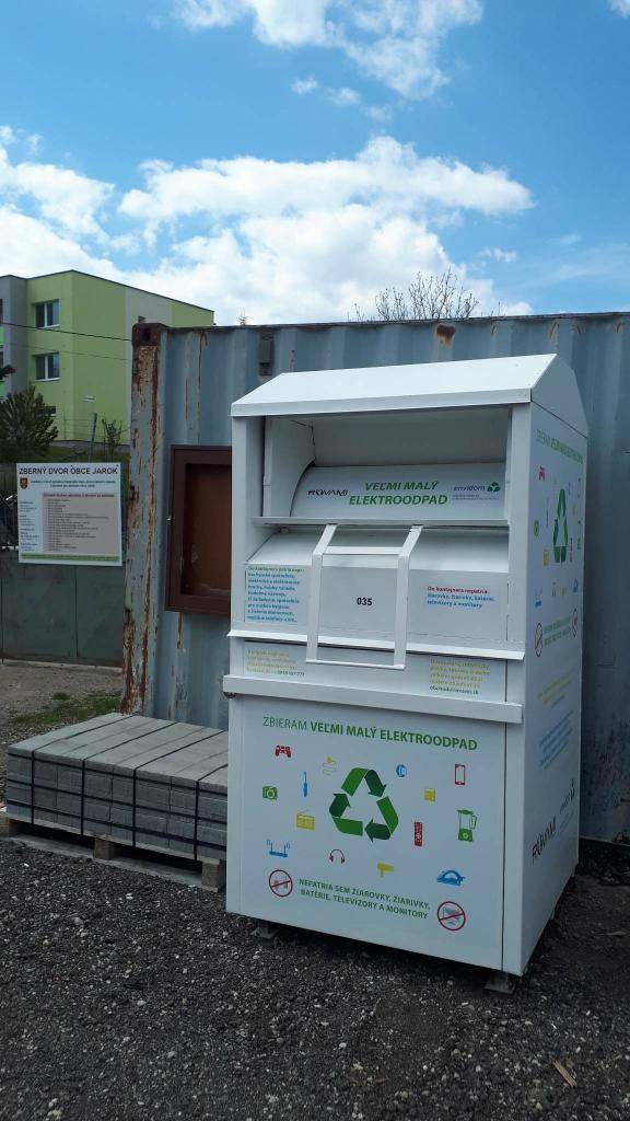 Dôrazne žiadame občanov, aby nevhadzovali do kontajnera umiestneného pri vstupe na zberný dvor použité šatstvo a textílie, pretože tento kontajner je určený výlučne na zber drobného elektroodpadu z domácností.