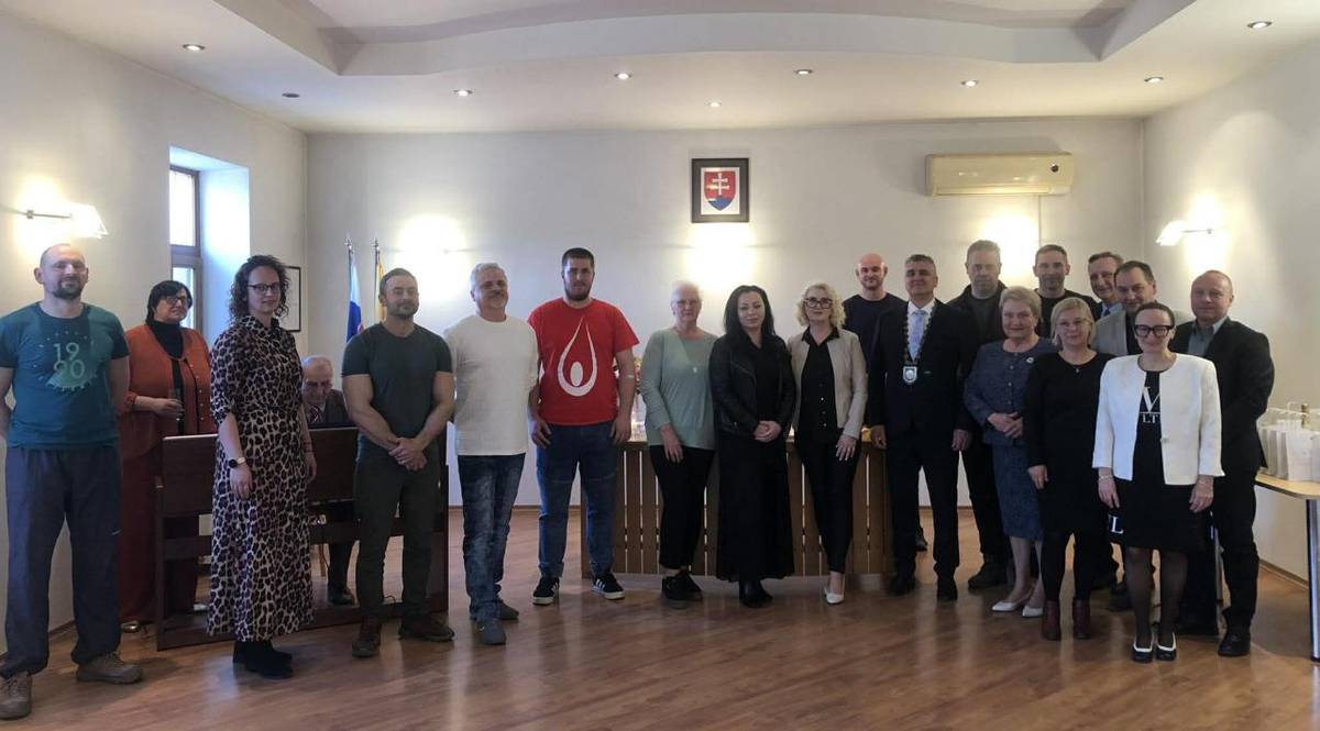 V stredu 04. marca 2026 bolo Mgr. Veronike Stredákovej zo Župkova udelené ocenenie bronzová Janského plaketa za jej dlhoročnú ochotu darovať krv a zachraňovať tak ľudské životy.