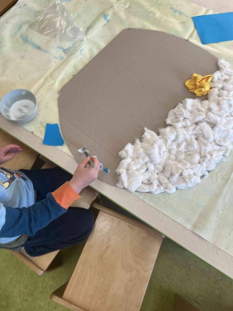 Holka modrooká,  nesedávej u potoka,  holka modrooká,  nesedávej tam.