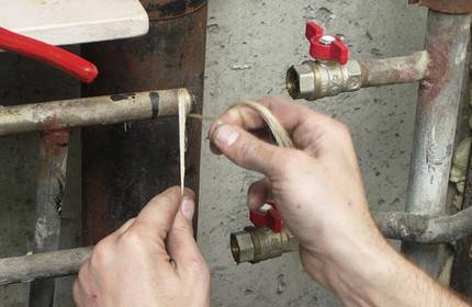 V těchto dnech začínáme měnit odběratelské vodoměry, u kterých končí zákonná lhůta platnosti cejchu. Výměnu v domácnostech provádí pracovník VaK Červený Kostelec, pan Antonín Šlechta. Výměna potrvá cca 3-4 měsíce. Pokud si nebudete jistí osobou, která Vás osloví k výměně, volejte 602587083-starosta.