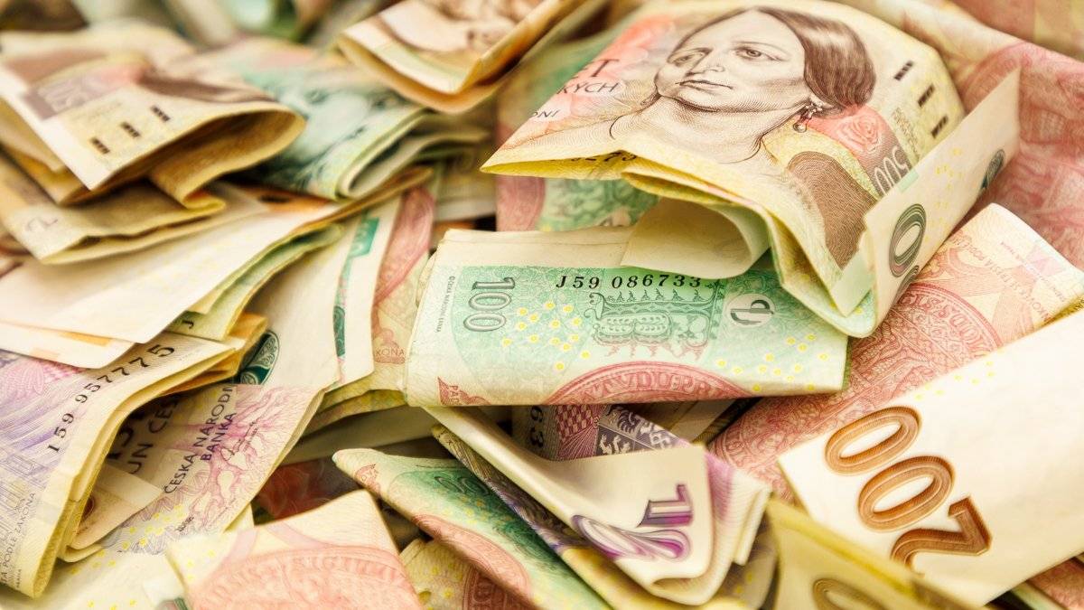 Lhůta pro podání přiznání k dani z příjmů fyzických osob za rok 2025 v „papírové“ podobě končí 1. dubna 2026. Finanční úřad proto s cílem pomoci občanům zajistil:      poskytování informací, telefonických a osobních konzultací k podání přiznání   prodloužené úřední hodiny, ve kterých lze získat informace, telefonické a osobní konzultace   služby specialistů ve vybraných obcích, kde nejsou zřízena územní pracoviště   Nejsnadnější cestou podání daňového přiznání je vyplnění chytrých formulářů na portále https://www.mojedane.cz  s využitím volby „On-line finanční úřad“ nebo volby „Elektronická podání pro Finanční správu“ a jejich elektronické odeslání. Přesto jsou stále četně využívané i služby související s osobním podáváním dokumentů adresovaných finanční správě, s vyplňováním tiskopisů a s poskytováním osobních i telefonických konzultací ke správě daní. Od 23. března do 1. dubna  2026 proto budou prodlouženy úřední hodiny na všech územních pracovištích i v sídle finančního úřadu takto:   Pondělí – čtvrtek:  v době  od  8:00 do 17:00 hodin   Pátek:                       v době  od  8:00 do 14:00 hodin   Nejžádanější služby finančního úřadu k podávání přiznání k dani z příjmů fyzických osob však budou v březnu poskytovány také ve vybraných obcích, kde nejsou zřízena územní pracoviště finančního úřadu. Podrobnější informace naleznete v příloze článku.  https://havirov-city.cz/aktuality/je-cas-dani-danovych-priznani-budou-prodlouzeny-uredni-hodiny-na-financnich-uradech